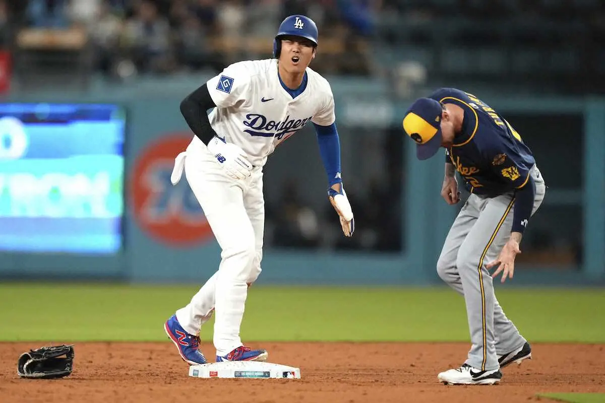 【画像・写真】大谷翔平　後半戦初戦で11戦ぶり盗塁成功　送球が腹部に当たってヒヤリも今季13個目　投手復帰後2個目