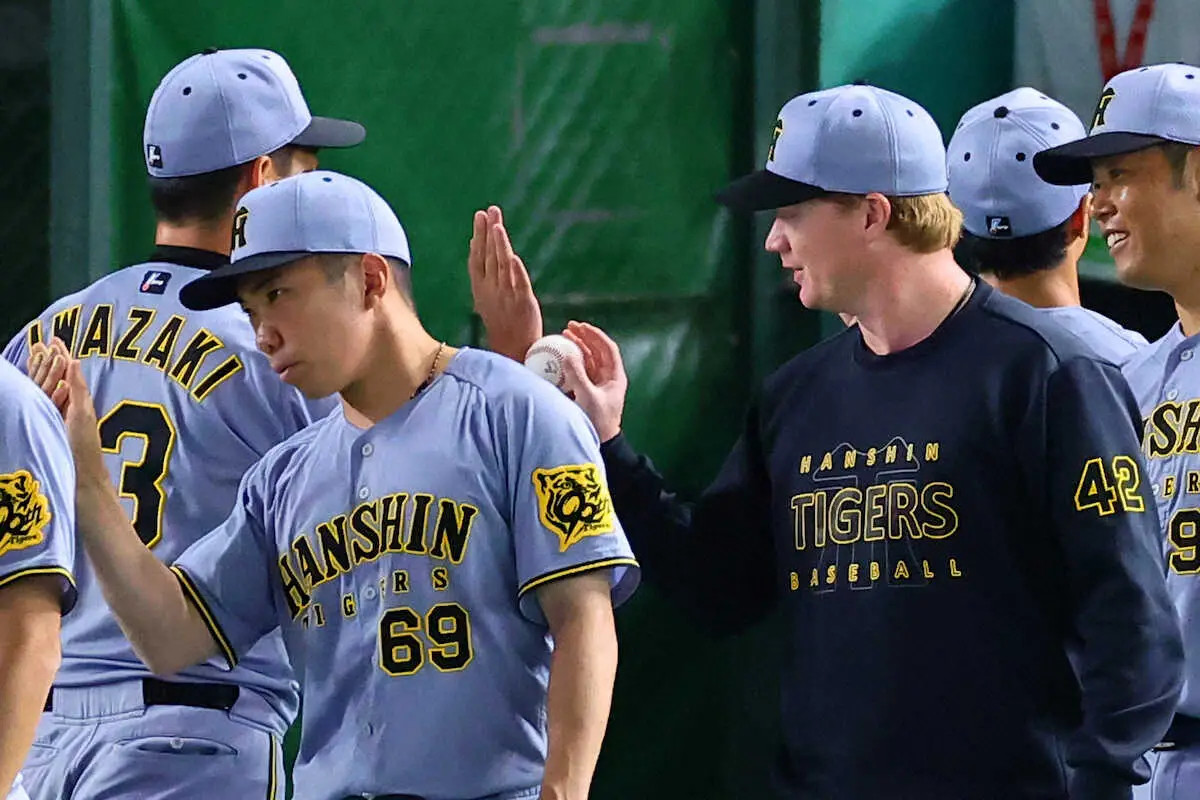 【画像・写真】阪神・ネルソン「凄くうれしい。興奮」来日初勝利　G倒呼んだ延長10回粘りの無失点