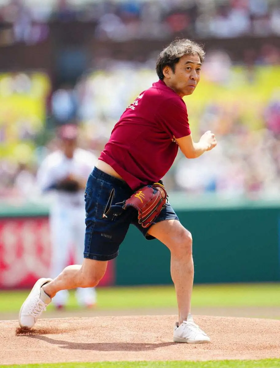 【画像・写真】ワッキー「楽天メディカル頭頸部がん克服デー」で始球式も打者の背中越し通過　「2点ぐらい…」と嘆く