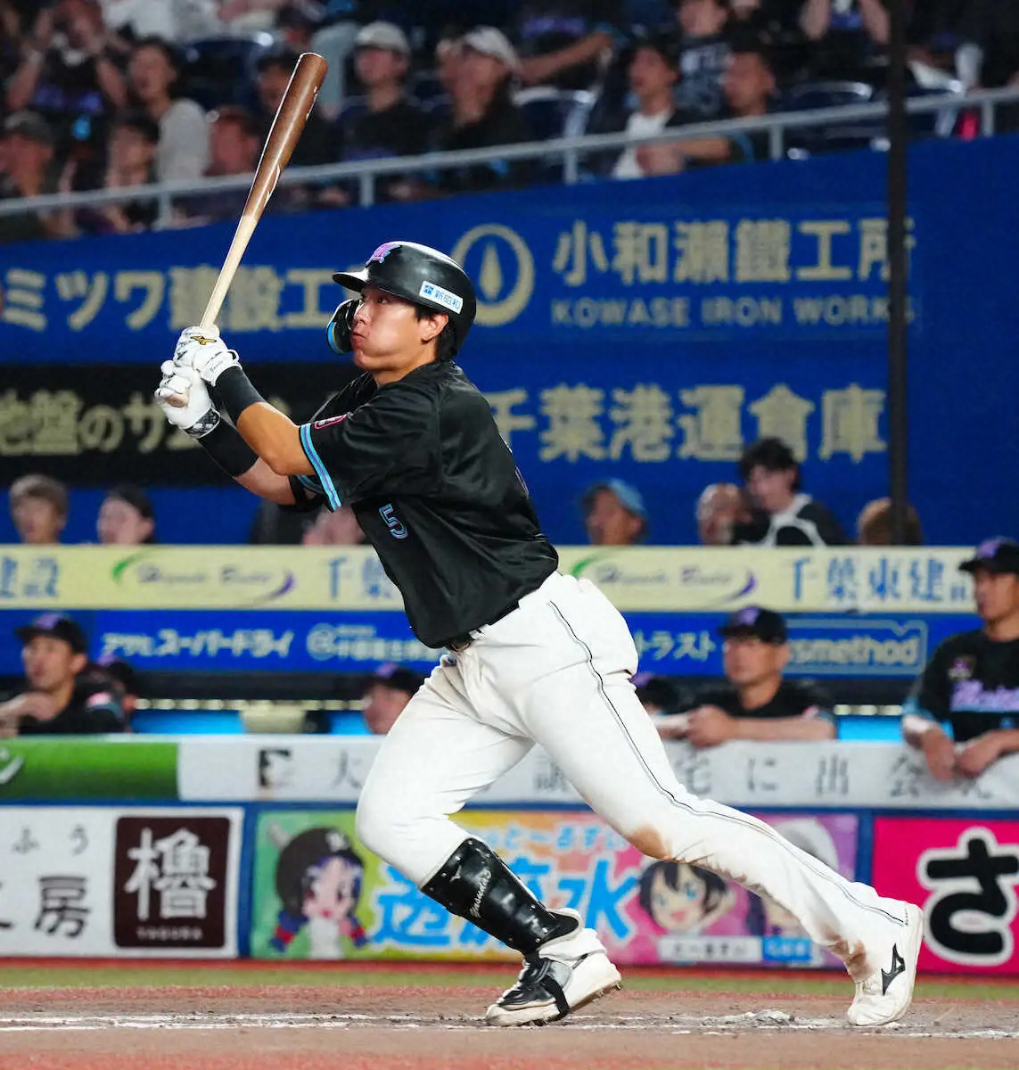 【画像・写真】＜ロ・オ＞6回、左中間に走者一掃の適時二塁打を放った安田（撮影・長久保　豊）