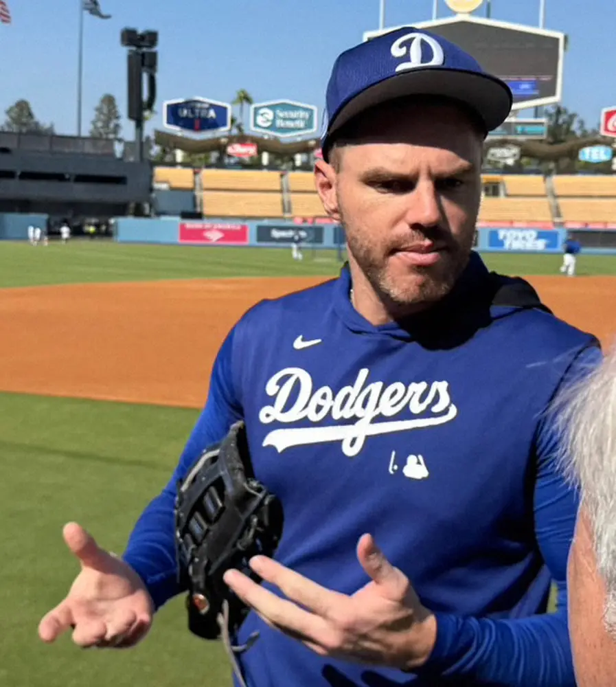 【画像・写真】「今朝、拳を握れたので“いける”と…」フリーマン前日に左手首に死球も「4番・一塁」で先発出場へ