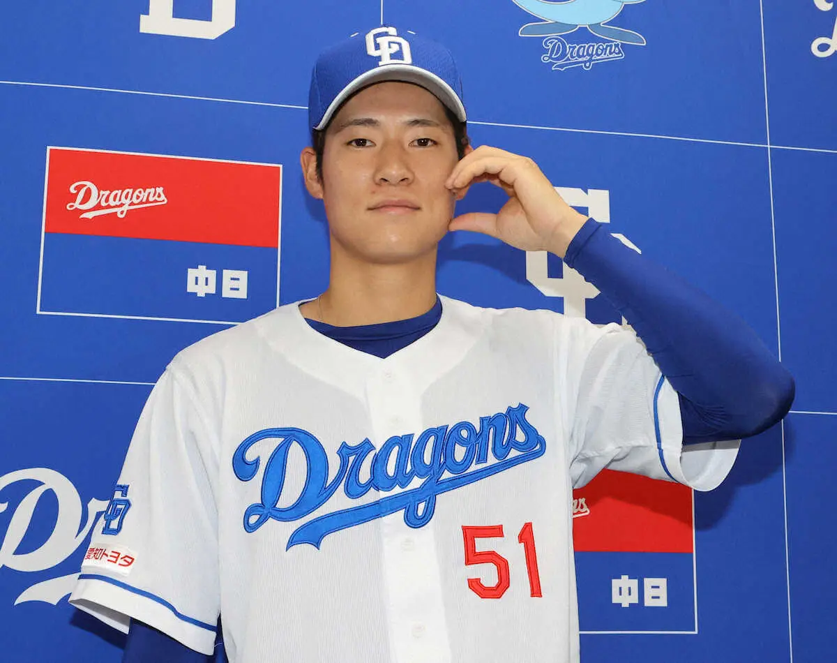 【画像・写真】＜中日オールスター選出会見＞オールスター出場を決め、ほっぺハートポーズで喜ぶ上林（撮影・椎名　航）