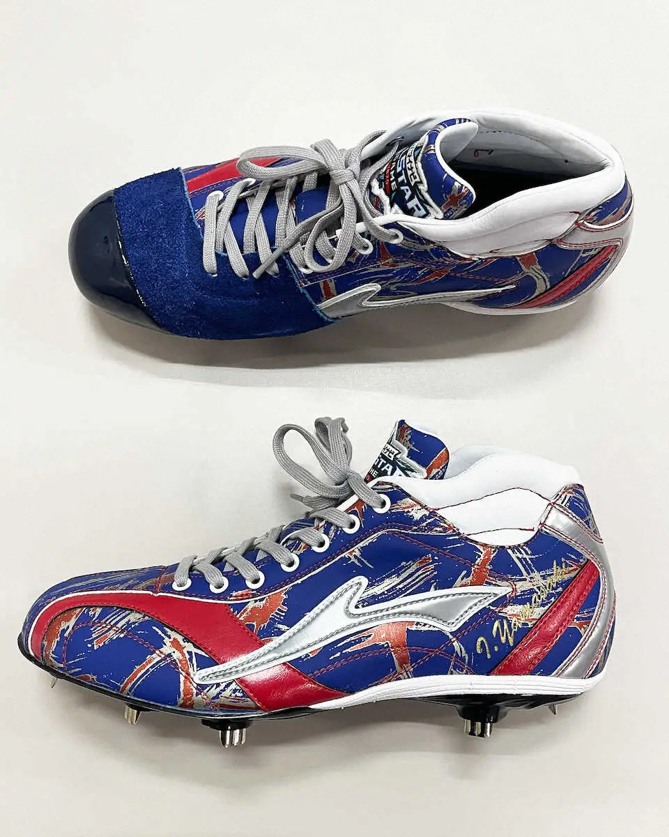 【画像・写真】巨人・吉川、山崎、泉口　「ミャクミャク」風道具で球宴彩る　青×赤の特別グラブをゼット社が提供