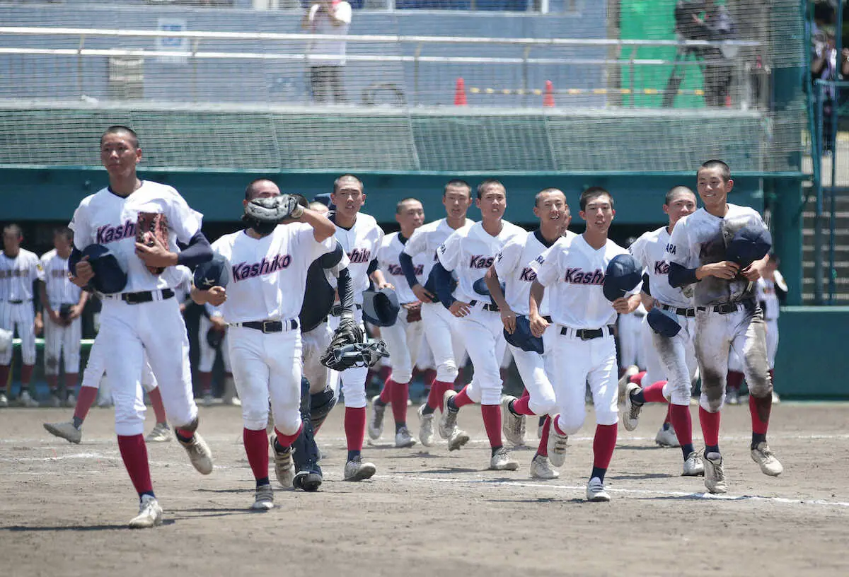 【画像・写真】【高校野球】「とてもうれしい」1メートル90の大型右腕・上の好投で橿原が18年ぶり奈良4強決める