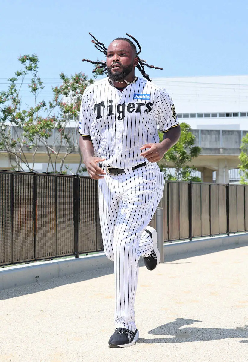 【画像・写真】阪神・平田2軍監督　即合流のドリスに“勝男節”発射「ちょっとシェイプアップしてたね」