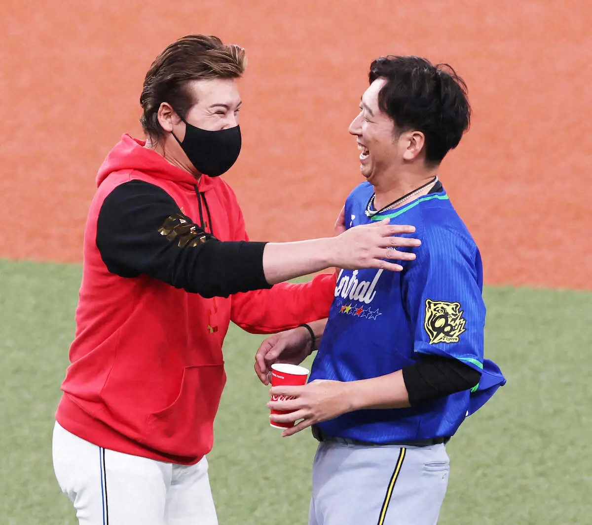 【画像・写真】【球宴】日本ハム・新庄監督がガラポンでスタメン決定　4番はレイエスがゲットし「盛り上がったね」