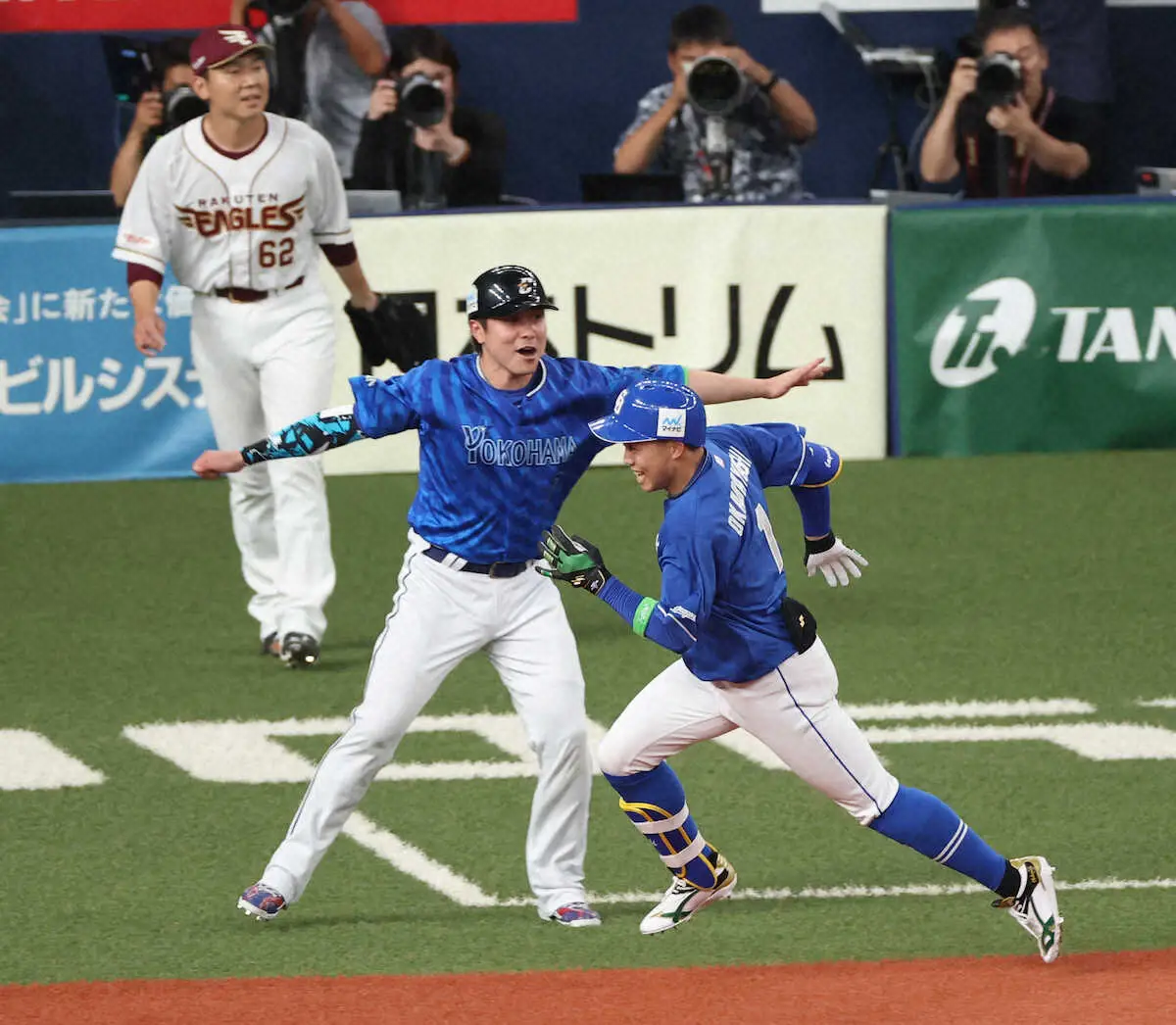 【画像・写真】【球宴】全セ初得点は中日・岡林！全パ新庄劇場に負けない“ランニングホームラン”快足にベンチ歓喜