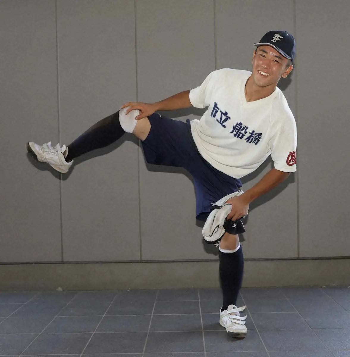 【画像・写真】＜市船橋・東海大浦安＞笑顔で四股を踏む市船橋・花嶋（撮影・松永　柊斗）