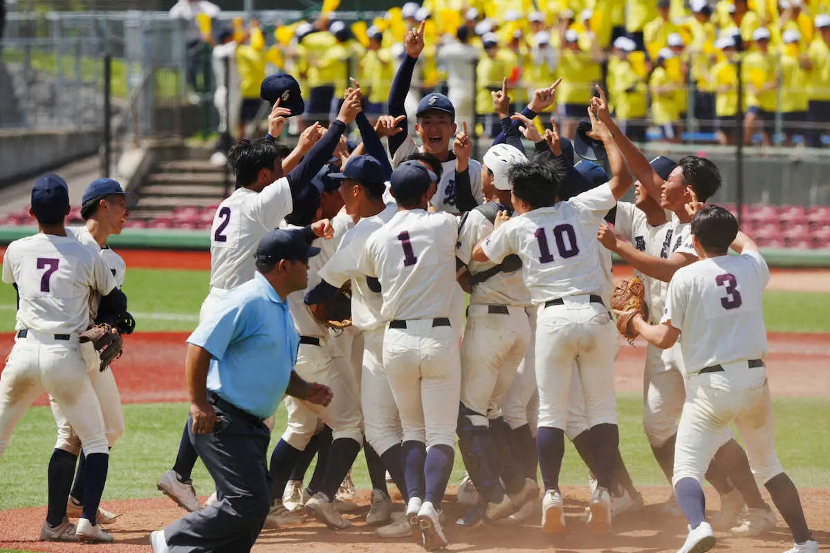 【画像・写真】【高校野球】弘前学院聖愛　4年ぶり甲子園　9回一挙5点！一戸が会心決勝打「心臓が飛び出るくらい」