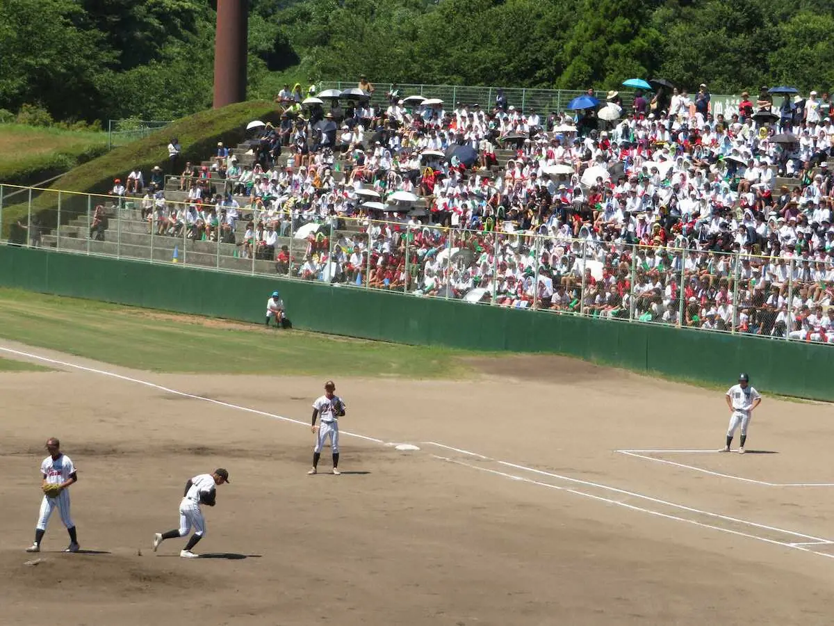 【画像・写真】【高校野球】松江南は大敗で涙　満員のスタンドに古田主将「すごい応援を受けて嬉しかった」
