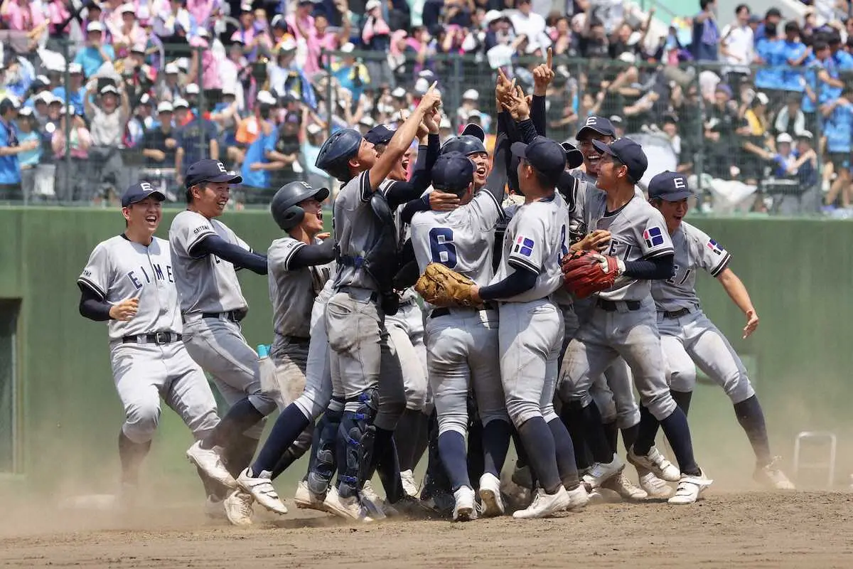 【画像・写真】【高校野球】叡明が初優勝　6回に3点奪って昌平に逆転　中村要監督「夢みたいです」