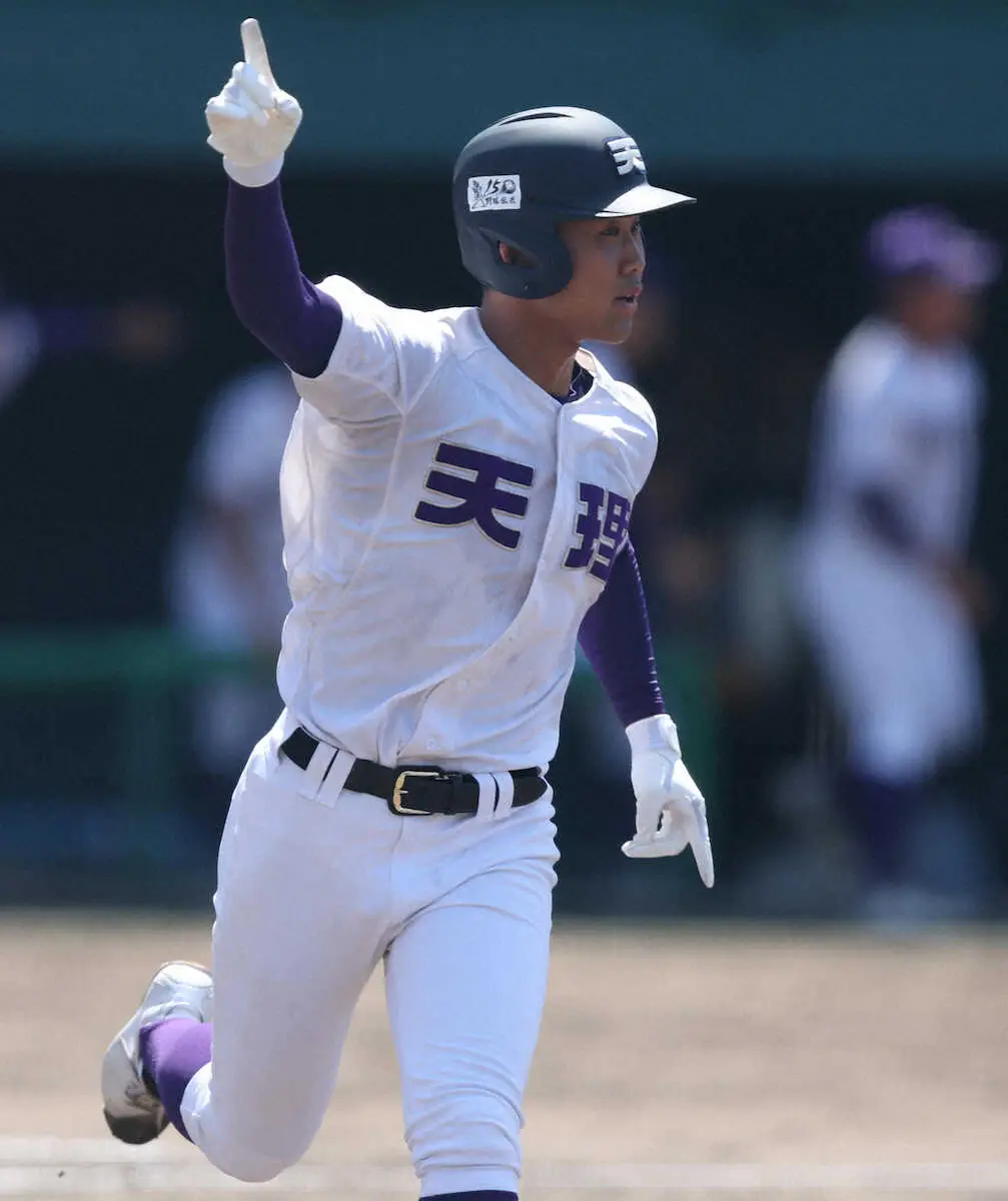 【画像・写真】【高校野球】天理が3年ぶり30度目の甲子園出場　投手の松村晃大が逆転の決勝3ラン