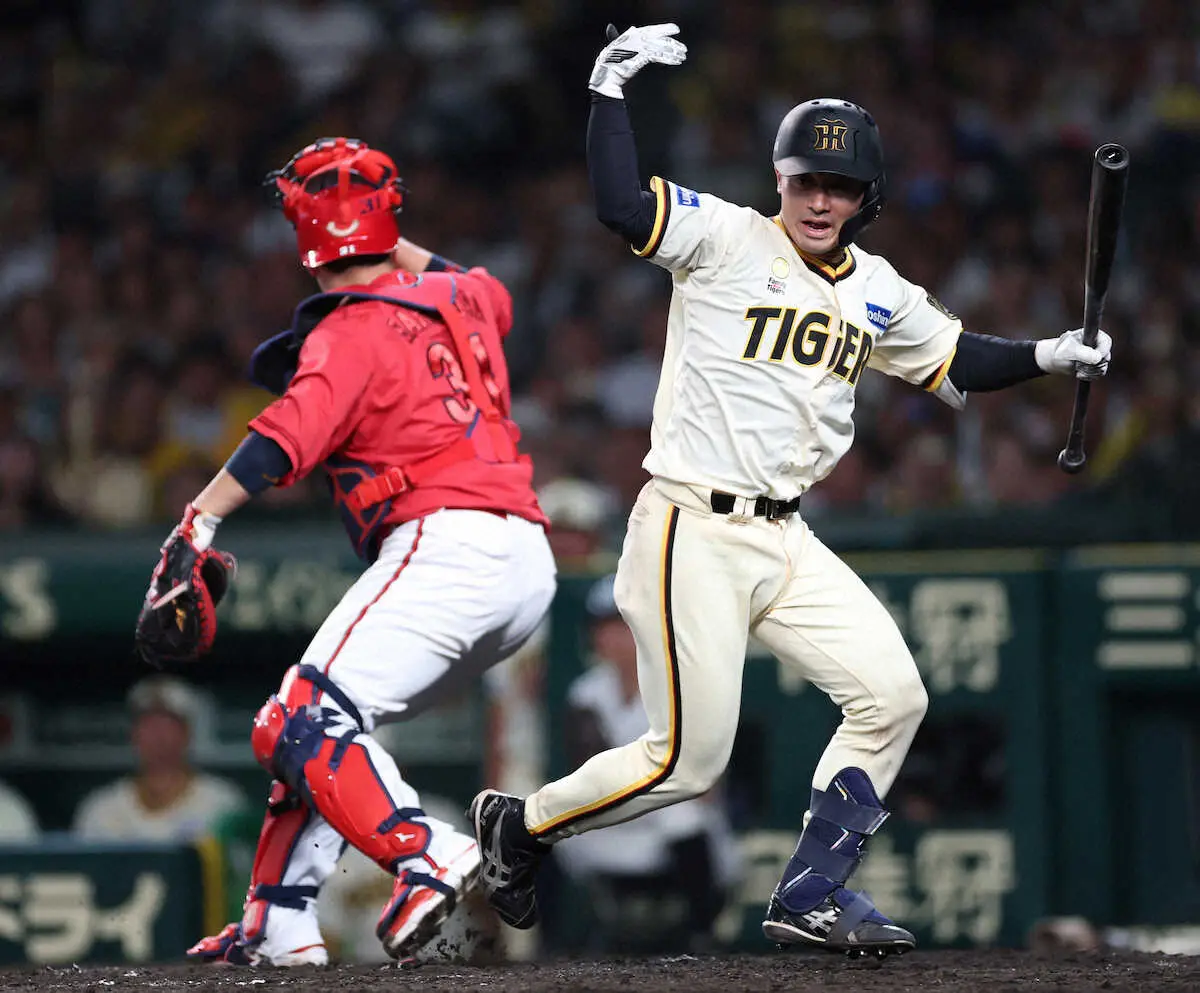 【画像・写真】阪神　捕手の習性？坂本誠志郎がネット話題の“行動”真相明かす「ベンチでもめっちゃ…」