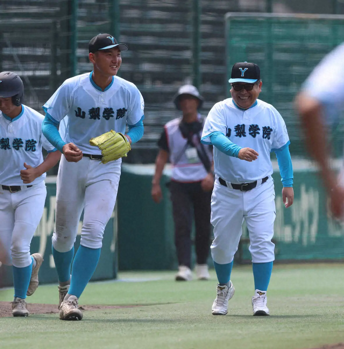 【画像・写真】【甲子園】来秋ドラフト目玉！山梨学院の菰田陽生が投手→一塁手→ブルペン→マウンドの「二刀流演習」