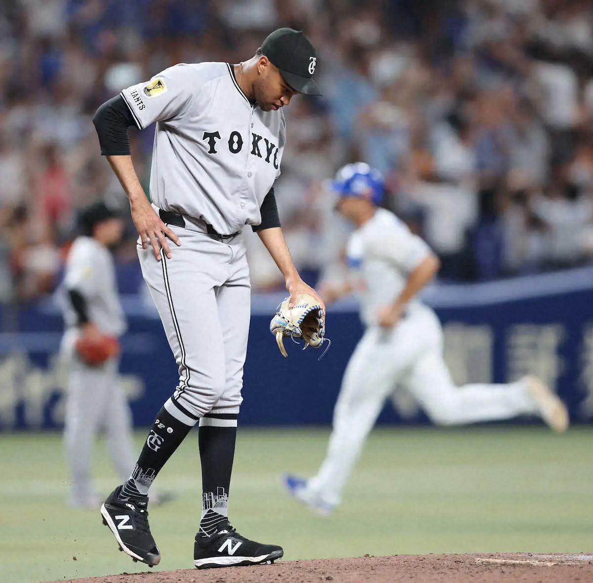 【画像・写真】巨人マルティネスが古巣戦でまたも細川に手痛い一発浴びる　前回は逆転3ラン、今回は同点2ラン