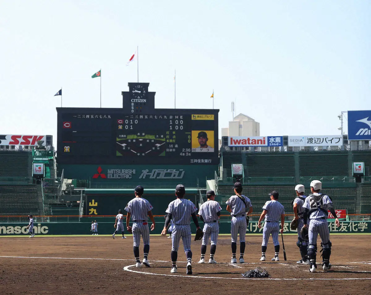 【画像・写真】【高校野球】東海大熊本星翔が聖地で練習　野仲義高監督「のびのびと楽しそうに」
