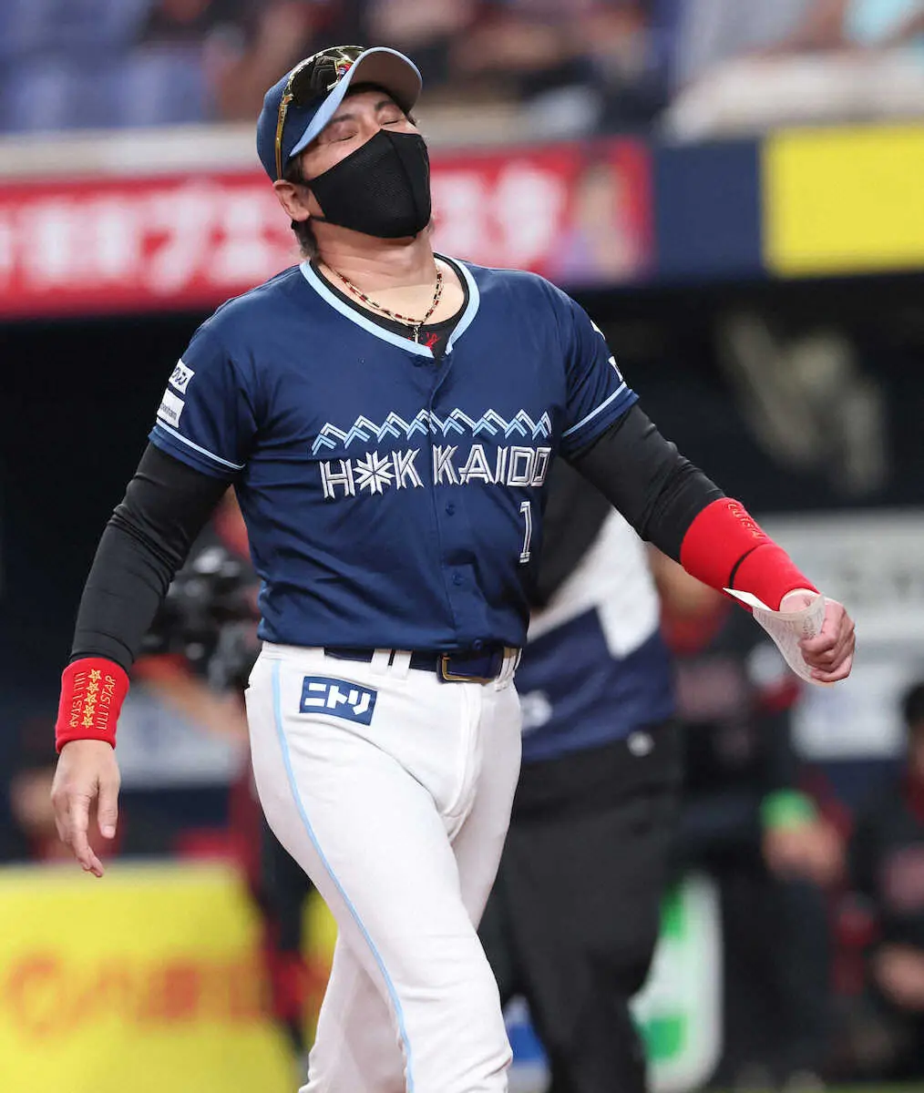 【画像・写真】あ～…お疲れ新庄日本ハム　ドタバタ6時間移動の末→9回逆転サヨナラ負けでガックリ