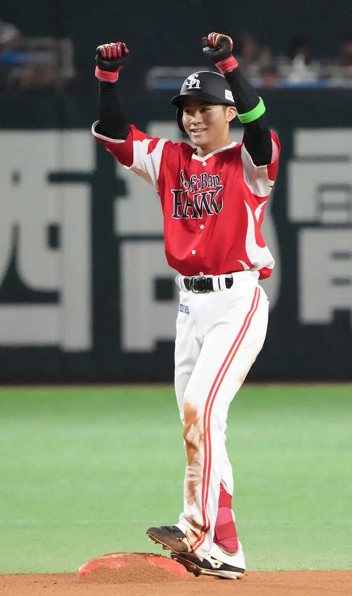 【画像・写真】＜ソ・楽（15）＞6回、二塁打を放った庄子はガッツポーズ（撮影・岡田　丈靖）