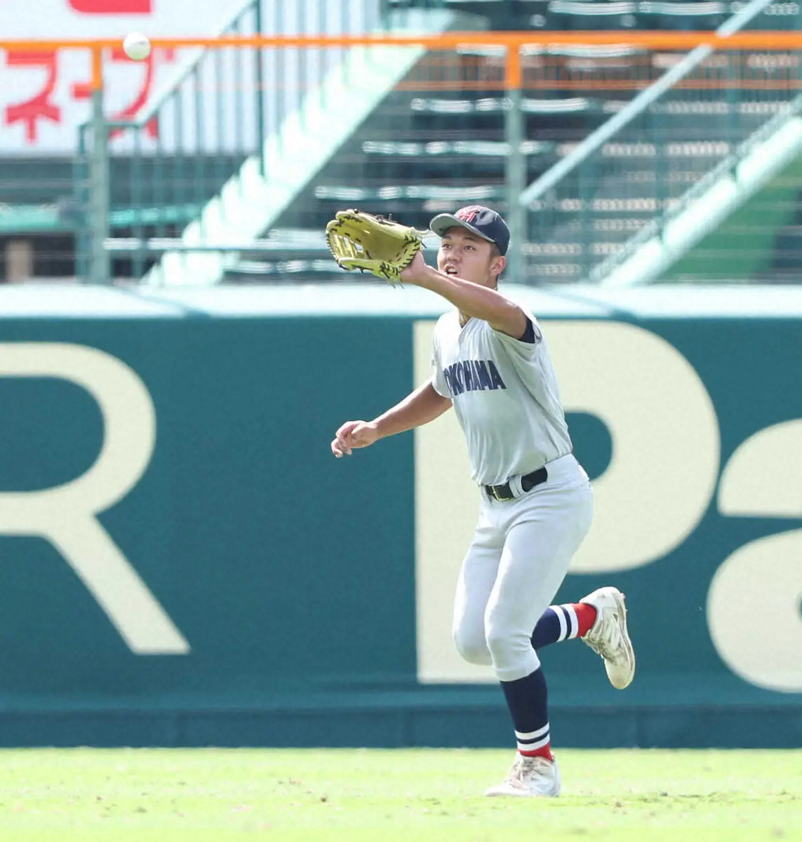 【画像・写真】＜甲子園練習日・横浜＞守備練習する横浜・阿部葉（撮影・中辻　颯太）