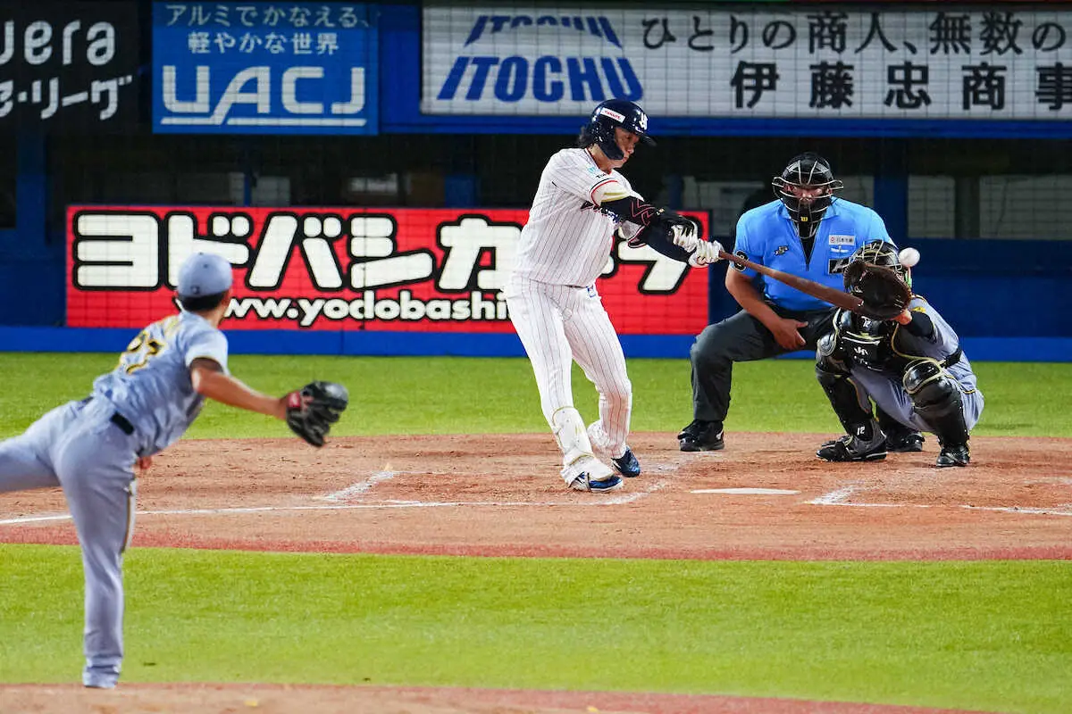 【画像・写真】ヤクルト　8連勝後連敗も…3カ月ぶり復帰の長岡はフル出場し1安打