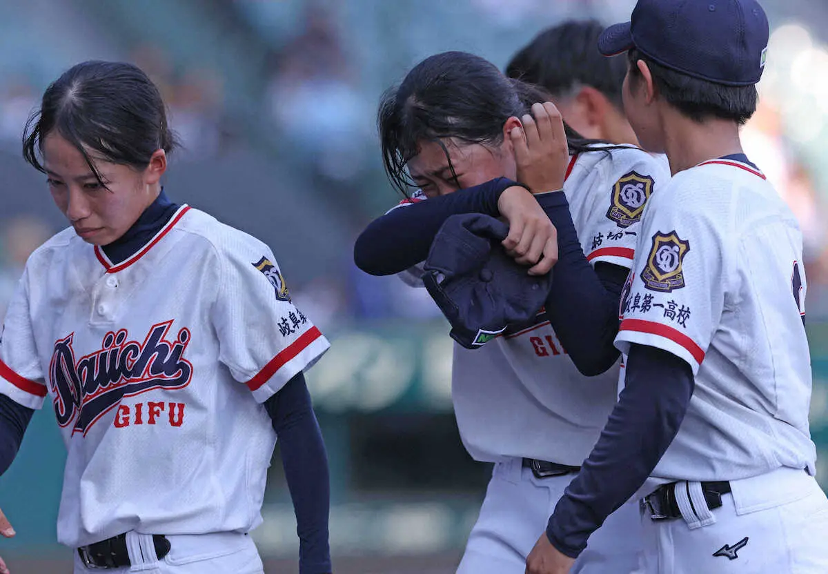 【画像・写真】【高校女子野球】福知山成美が11年ぶり2度目の優勝　15安打10得点の猛攻で岐阜第一を下す