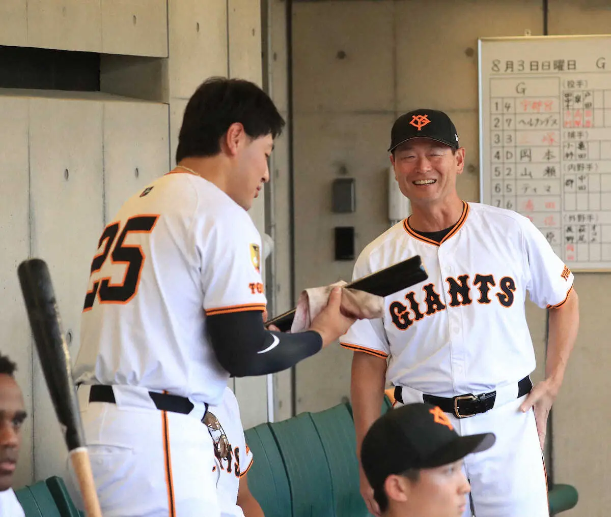 【画像・写真】巨人・岡本和真が実戦復帰　いきなり先制二塁打！　「4番・DH」で89日ぶり出場