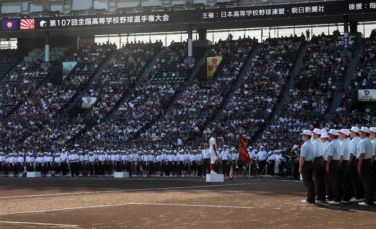 【画像・写真】【甲子園】史上初の夕方開会式に選手は…日陰にいた横浜・阿部主将「涼しい！」健大高崎加藤主将「新時代」