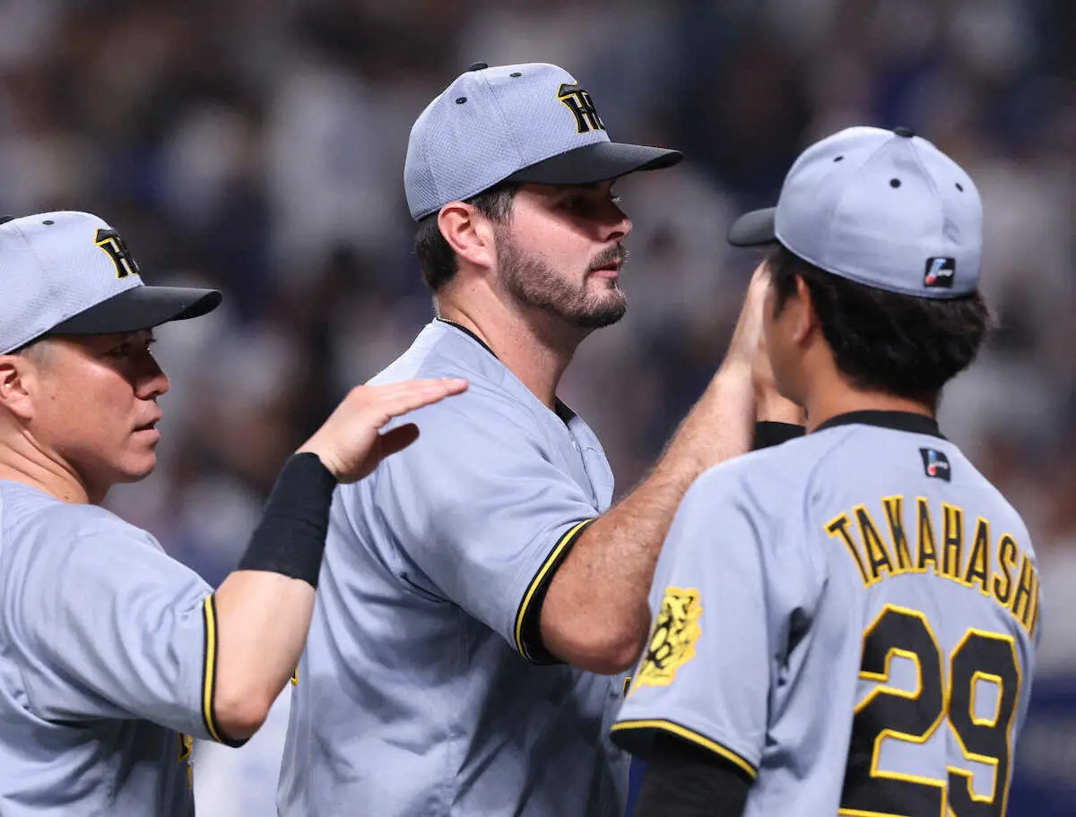 【画像・写真】阪神・藤川監督「びっくりしています」来日10日目で初白星の新助っ人の力投を称える