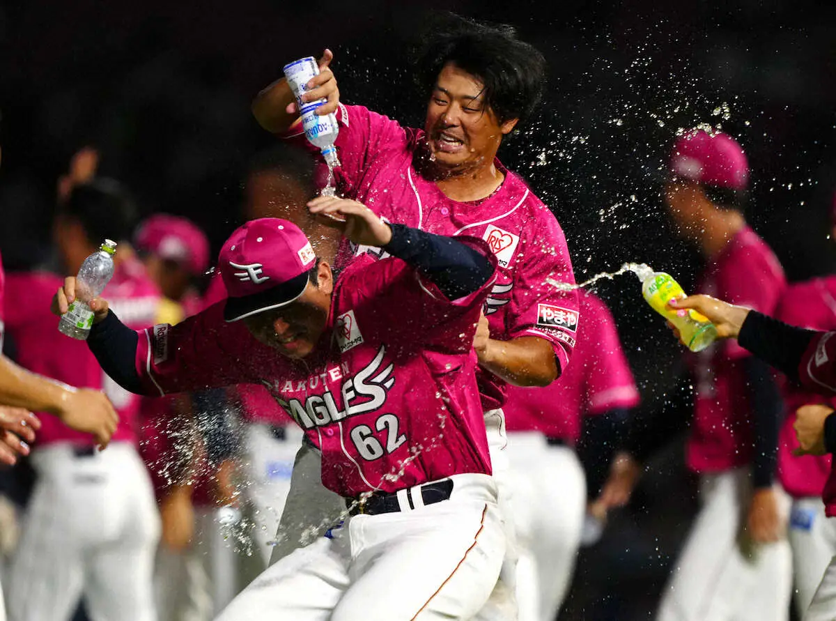 【画像・写真】楽天が4時間超の総力戦制しサヨナラ勝ち！　殊勲の黒川「武藤、還ってくれ！」