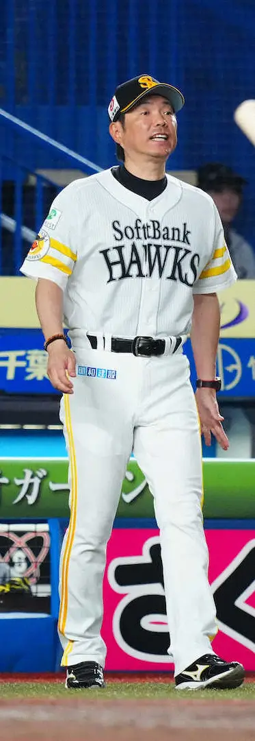 【画像・写真】＜ロ・ソ15＞5回1死二、三塁、安田にタウムリーを打たれたところで小久保監督がベンチを出て前田悠は降板（撮影・長久保　豊）