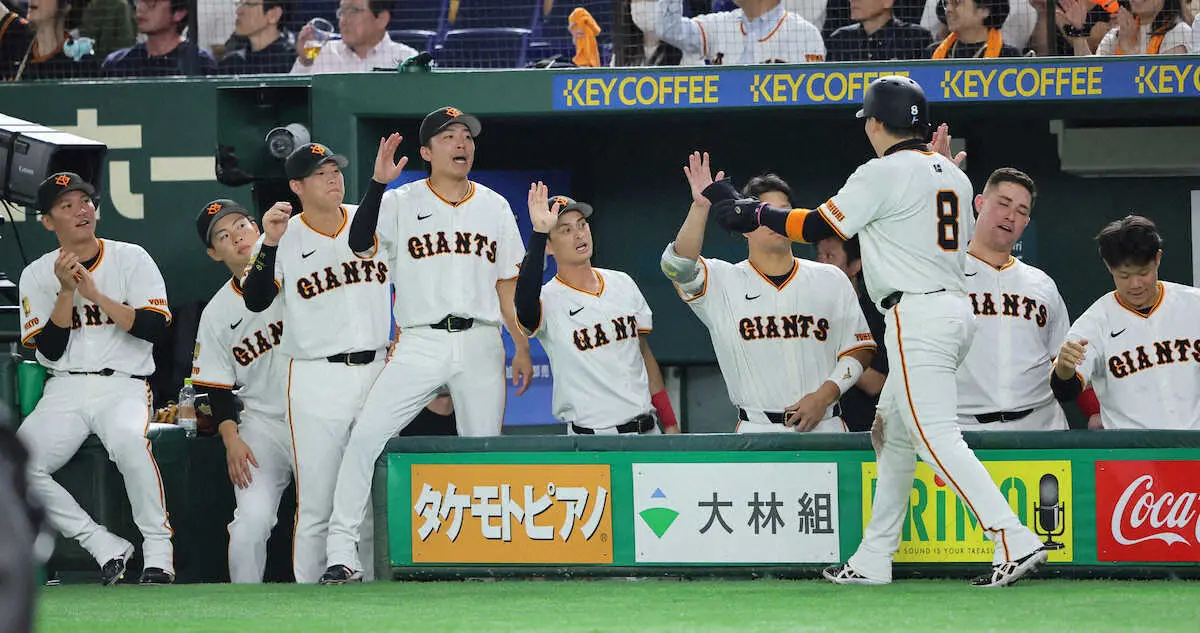 【画像・写真】巨人　泉口友汰が適時打を放って追加点　森田駿哉の初先発試合でドラフト同期が援護！
