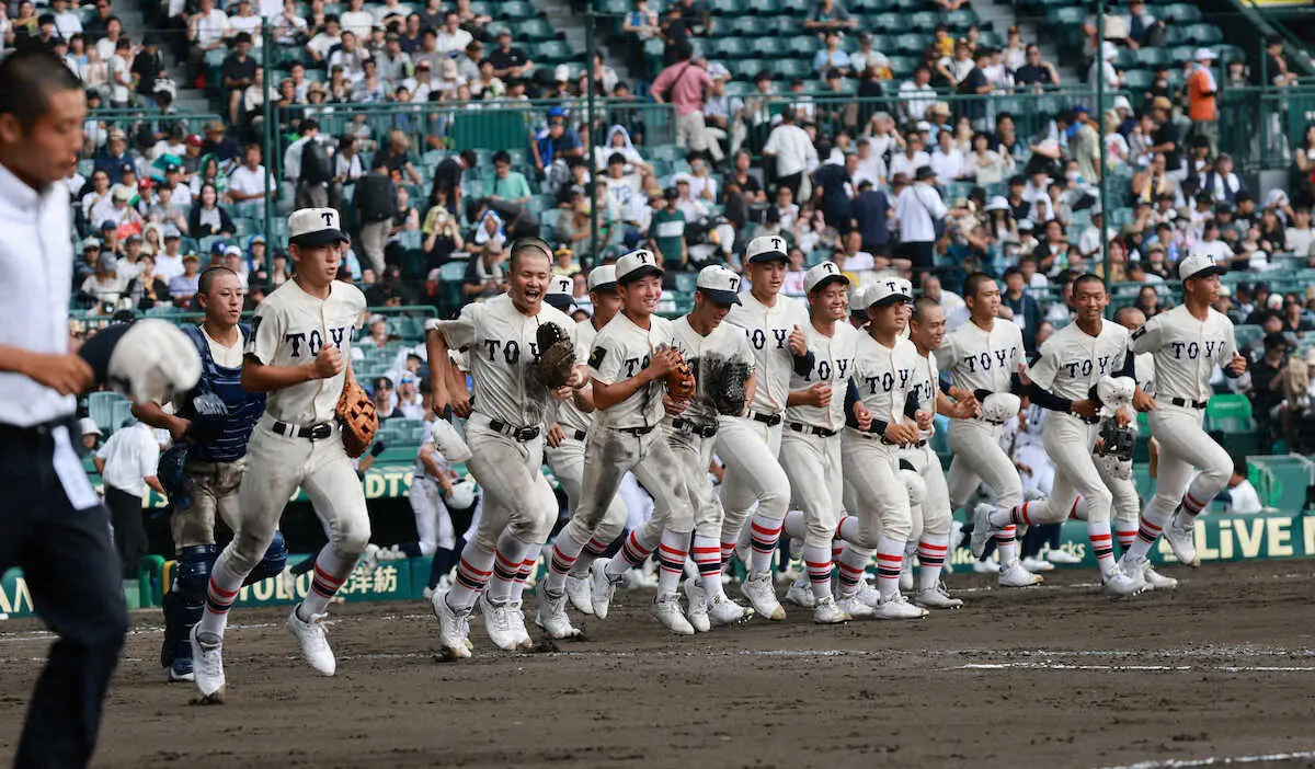 【画像・写真】【甲子園】東洋大姫路が14年ぶり夏1勝　OBの岡田龍生監督が伝統の堅実な戦いを徹底
