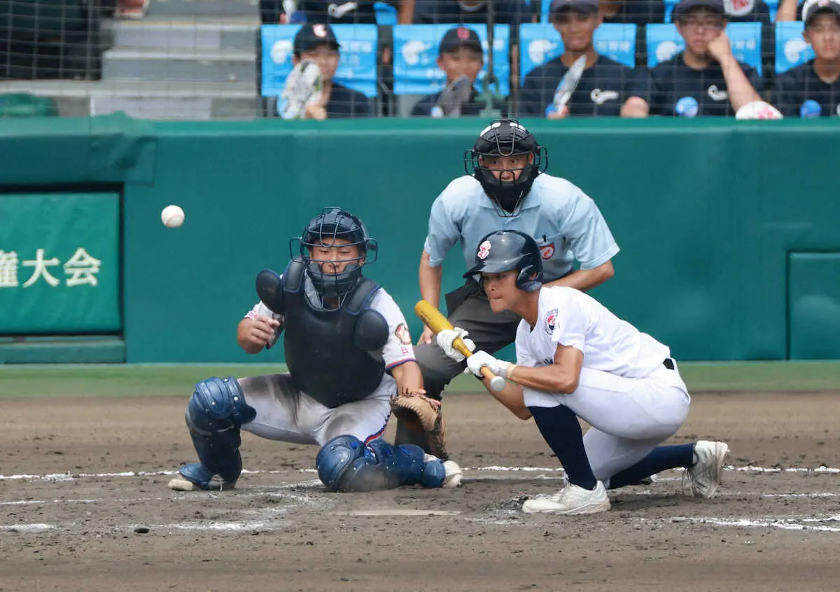 【画像・写真】【甲子園】ミスばん回の8回初球スクイズ　聖隷クリストファー・谷口「入学したときから常にバント」