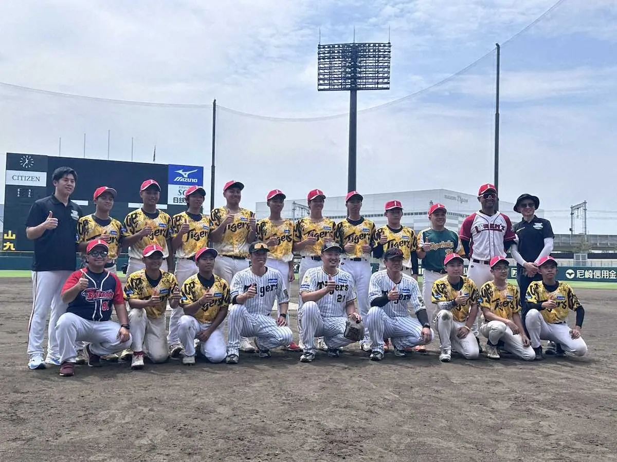 【画像・写真】阪神・秋山BAがインドネシアの学生たちへ野球教室を開催「良い時間にできた」