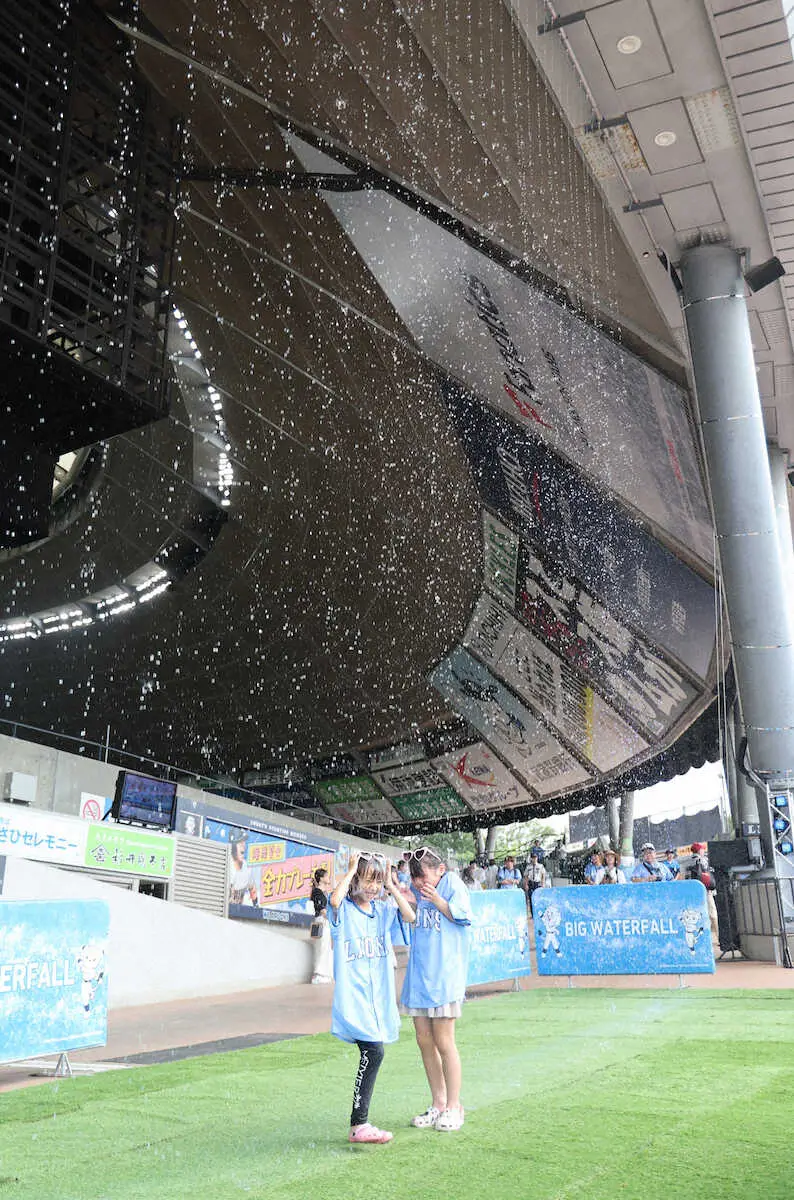 【画像・写真】西武・ベルーナドーム猛暑対策に滝出現！　観客席のミスト設備も拡大