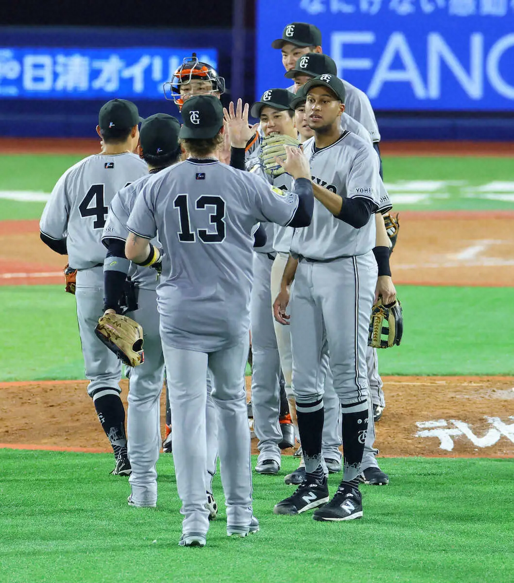 【画像・写真】巨人・マルティネスが今季33セーブ目　史上11人目の通算200セーブに王手