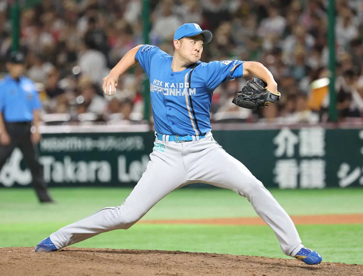 【画像・写真】＜ソ・日＞　6回から登板する斎藤　　（撮影・成瀬　徹）　　