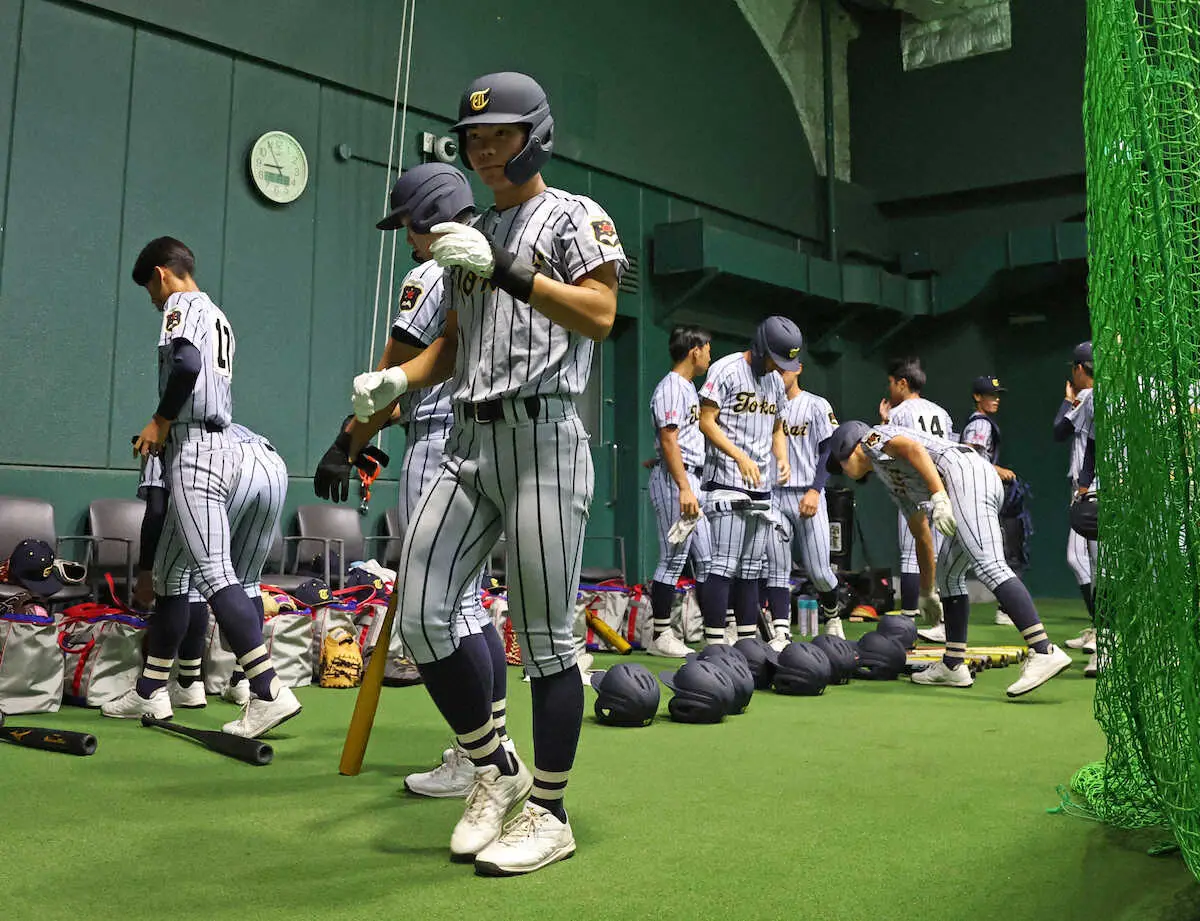 【画像・写真】【甲子園】東海大熊本星翔が甲子園室内で調整　九州勢好調に比嘉主将「凄くいい励みになる」