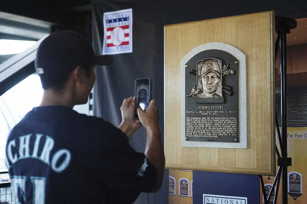 【画像・写真】イチロー氏　感動と爆笑の13分間英語スピーチ　弓子夫人に「ホットドッグを食べられるのが待ち遠しい」