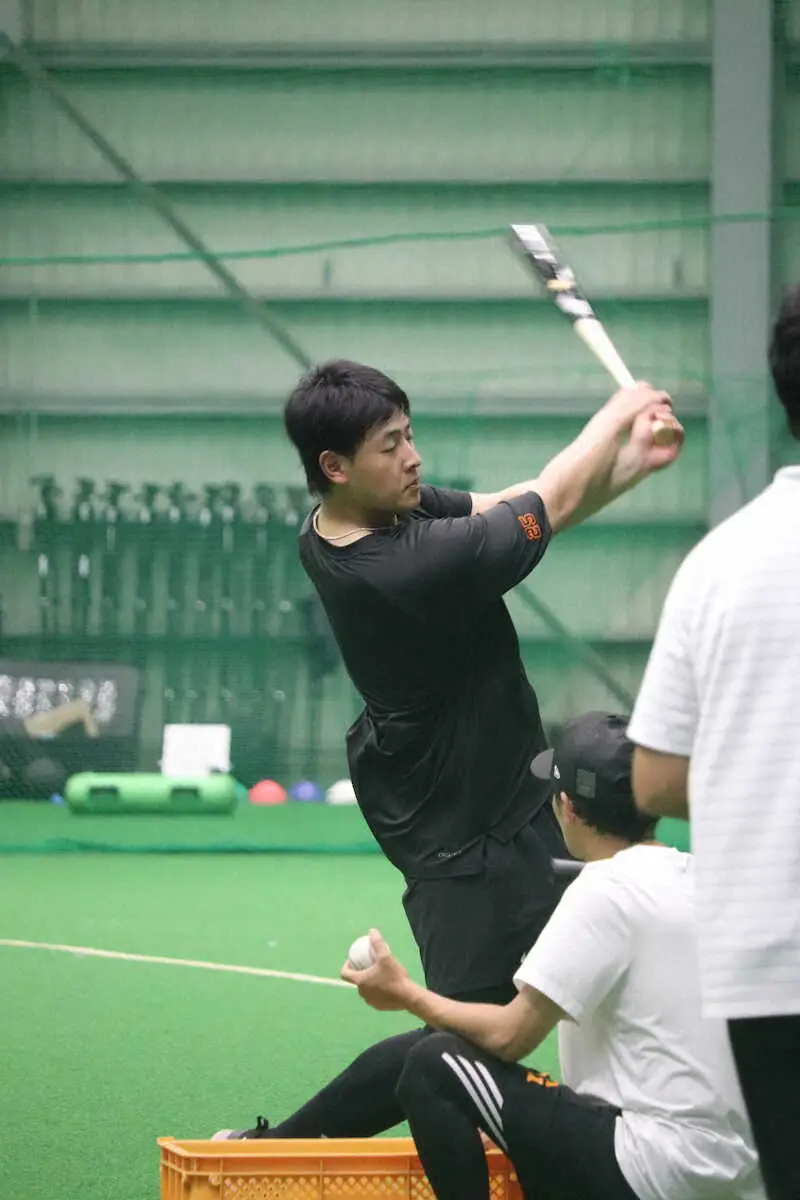 【画像・写真】巨人・岡本　元気に打撃練習　　前日は1打席で交代も「リハビリではああいう動きはできない」と前向き