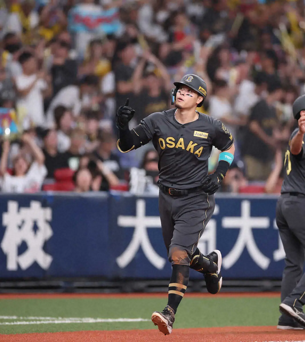 【画像・写真】首位阪神はヤクルトに快勝し優勝M29　佐藤輝明が先制打に31号ソロ　才木は2年連続2桁10勝