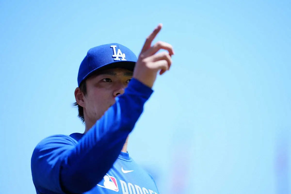 【画像・写真】＜ドジャース・ブルージェイズ＞試合前に練習するドジャース・山本（撮影・小海途　良幹）