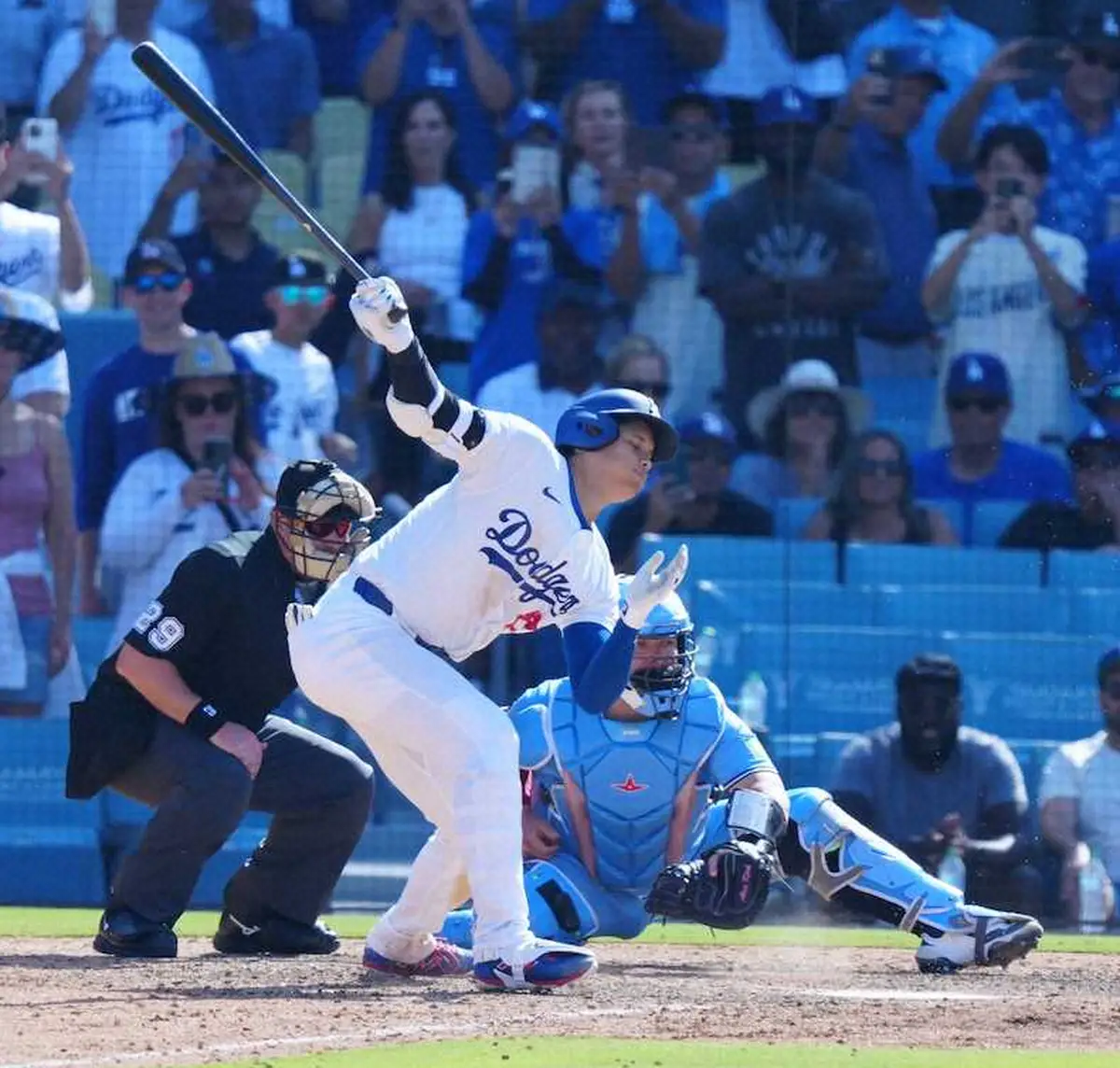 【画像・写真】9回、ドジャース・大谷は空振り三振に打ち取られる（撮影・小海途　良幹）