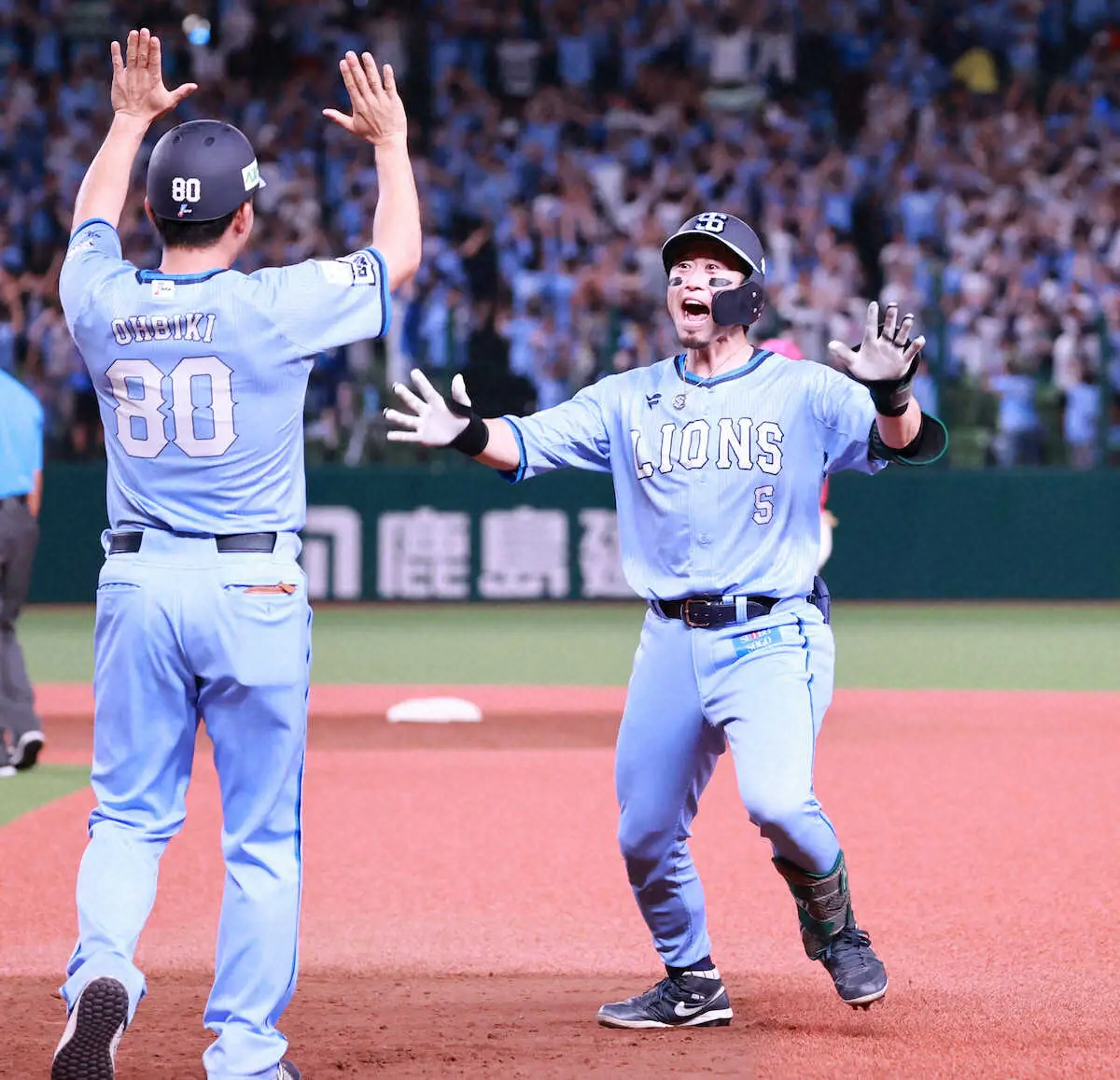 【画像・写真】西武　延長10回に外崎が劇的サヨナラ打！　無死満塁から2死になるも左前に運び「いい試合を見せられた」