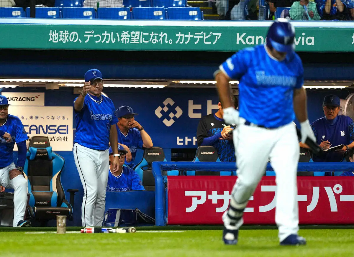 【画像・写真】DeNA先発・平良拳太郎は3回4失点で3敗目　「窮屈な投球。もう少し大胆に攻めていければ…」