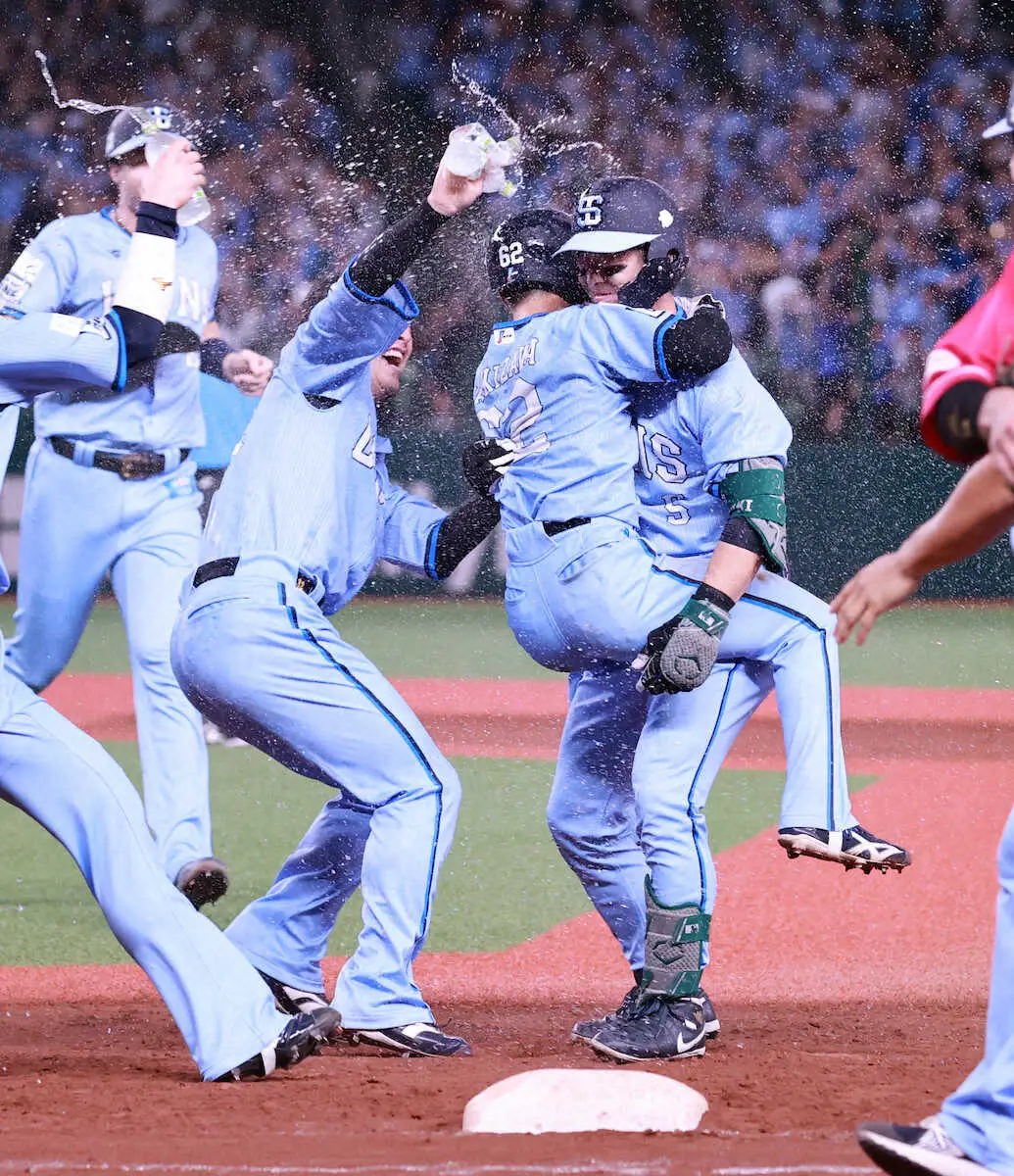 【画像・写真】西武・外崎　サヨナラ打で13カードぶり勝ち越し　奮起の一発含む3安打　若手に「負けたくない」