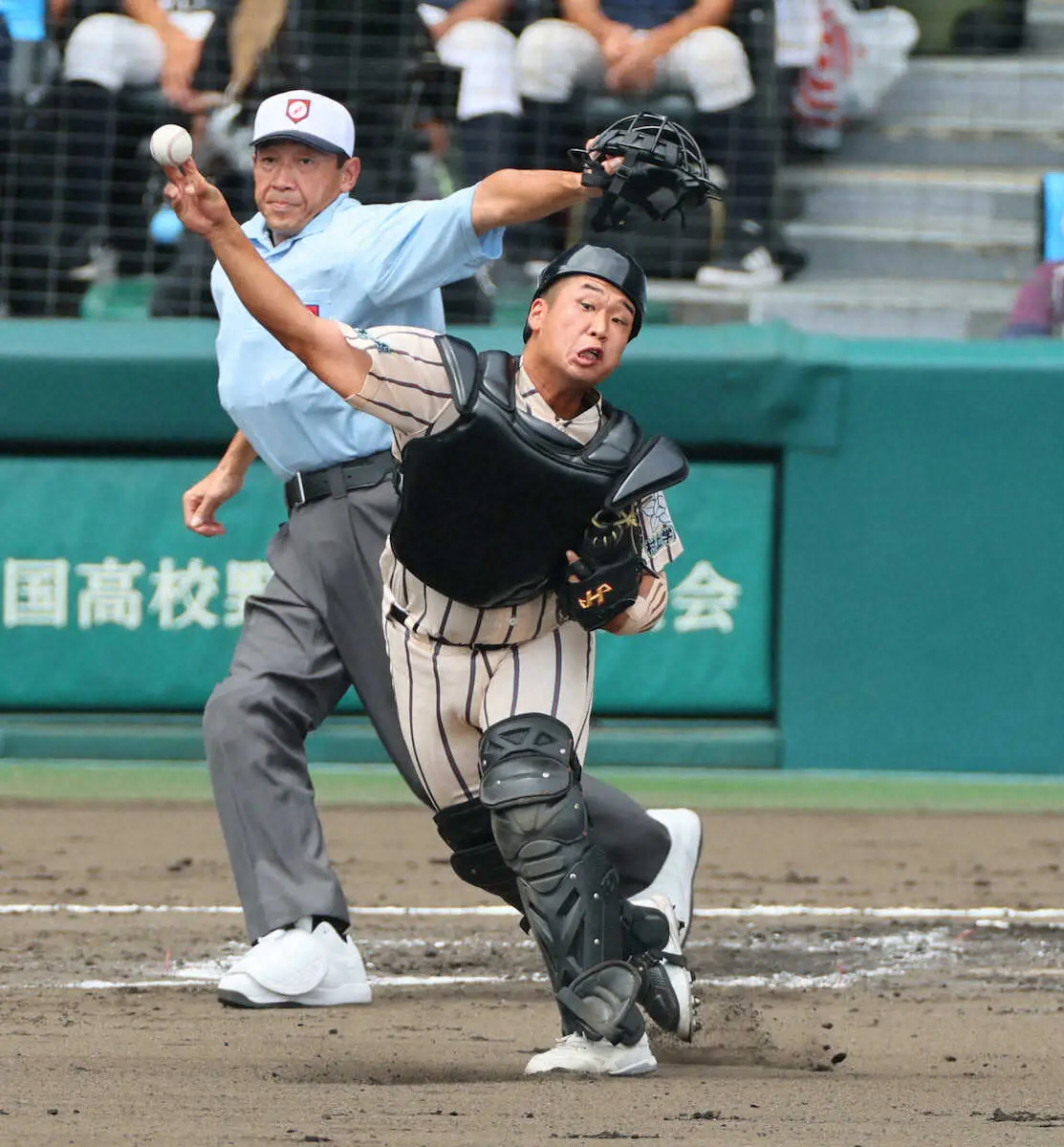 【画像・写真】【甲子園】東大阪大柏原　攻守の要・竹本歩夢が左手痛めて“右手打ち”も5回に代打送られる