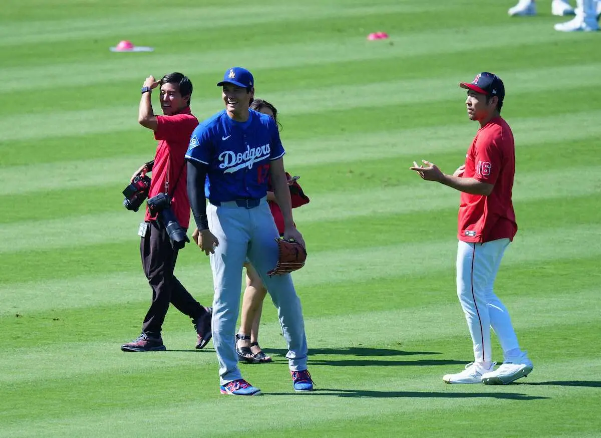 【画像・写真】大谷翔平が花巻東の先輩・菊池雄星と談笑→ブルペンで29球　古巣エンゼルススタッフらともハグ