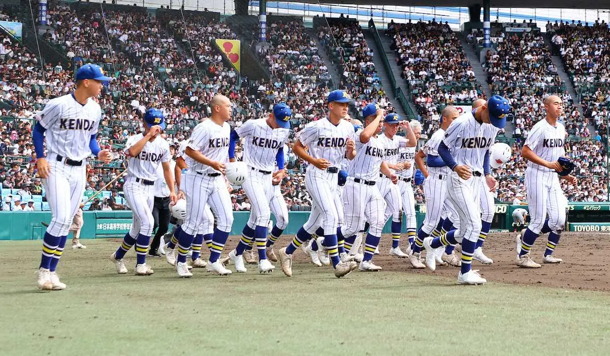 【画像・写真】【甲子園】初戦敗退の健大高崎・青柳監督　7回からの石垣元気投入は「後手に回った」