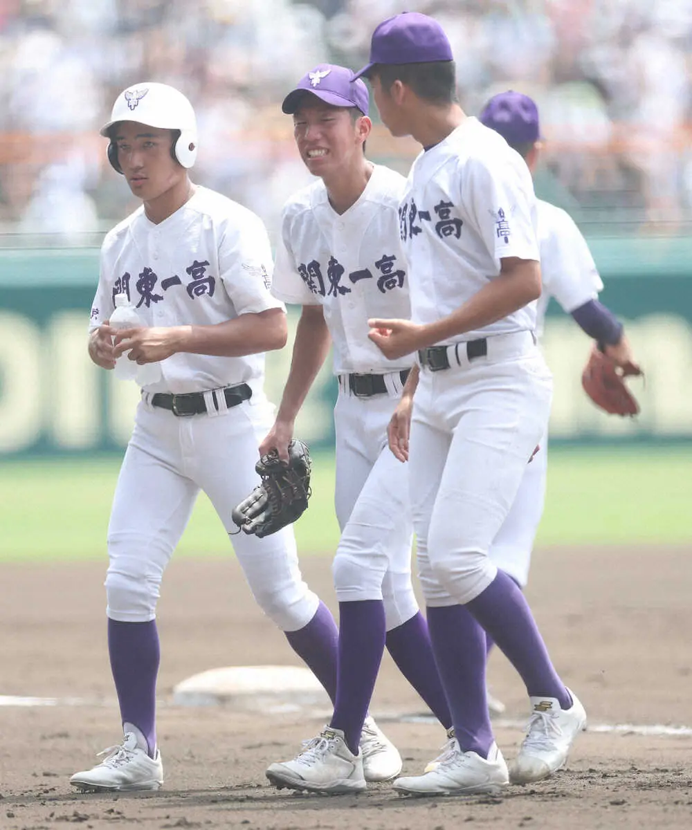 【画像・写真】【甲子園】関東第一・越後主将ら脚つる選手が続出　途中交代の藤江「こんなにつることは今までなかった」